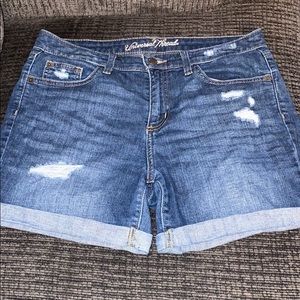 Universal Thread Mid Rise Boyfriend Jean Shorts